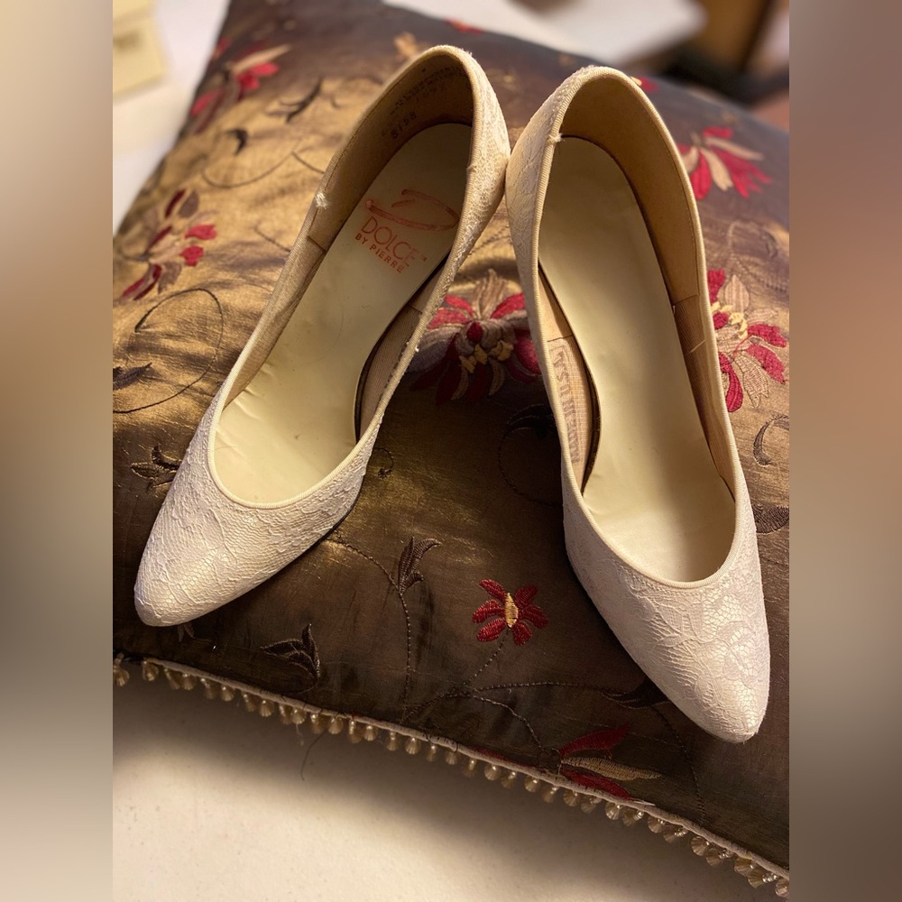 1990 Lace Fabric Pumps - Dyable!
